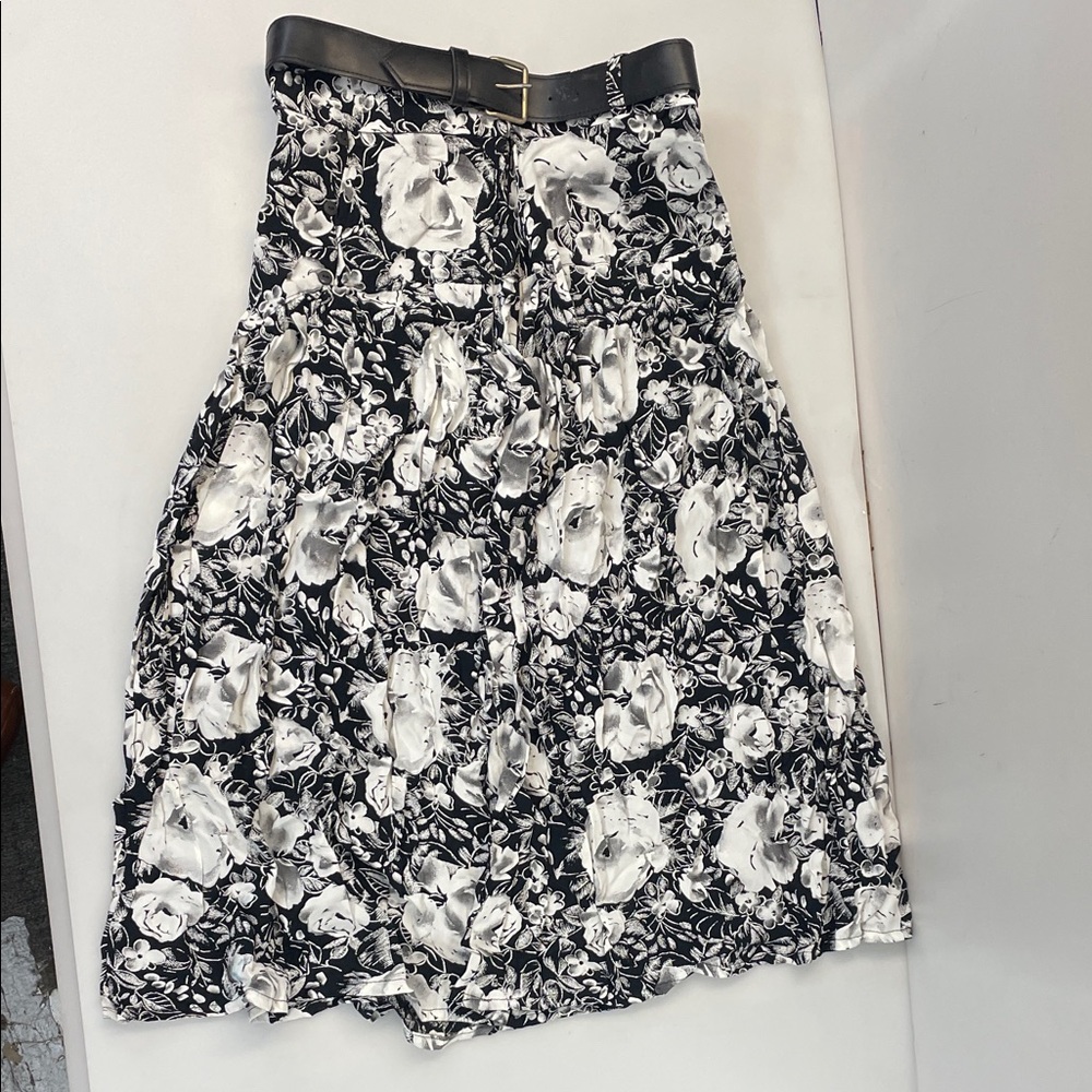 Whimsy  Floral Black and White Women's Skirt size 8